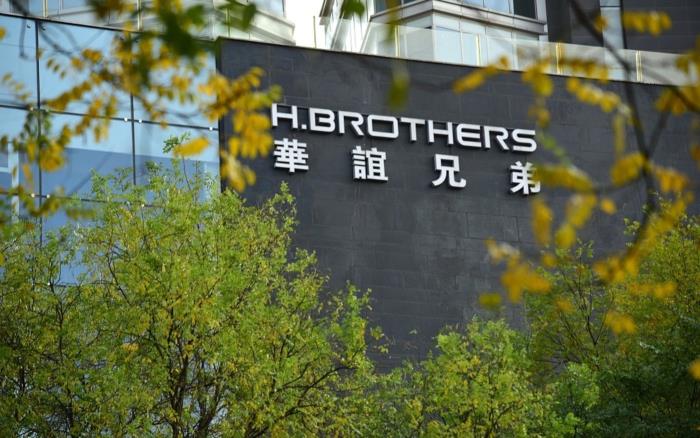 王中军王中磊(王中磊、王中军的债务雪上加霜)